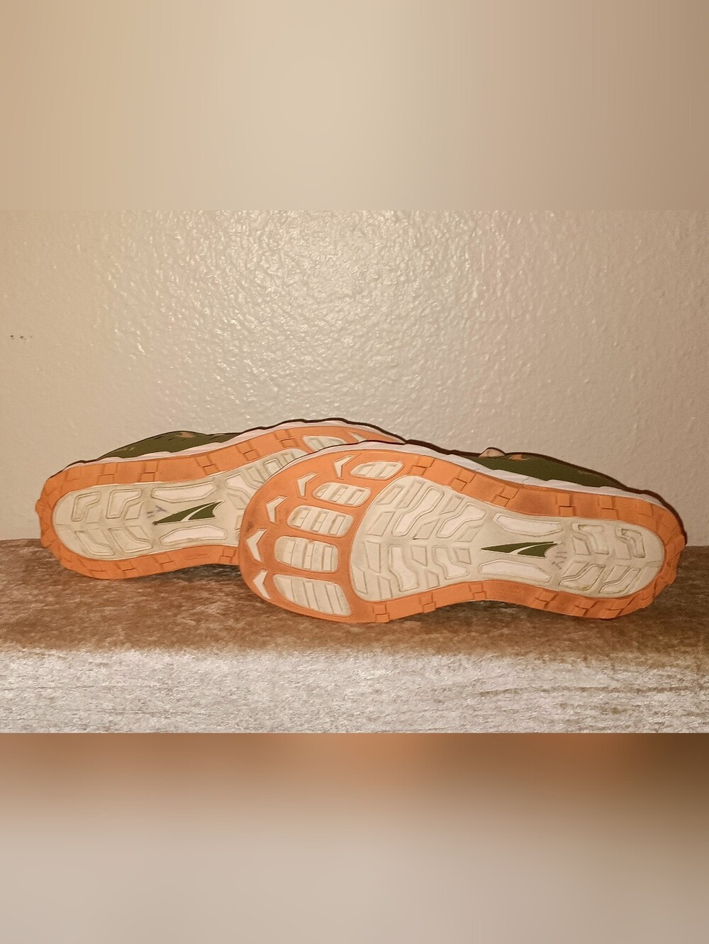 Altra Superior 5 trail running shoes in an Olive colorway. W-Size 9 - Picture 7 of 8